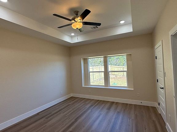 2nd image of 2619 Creekview Dr