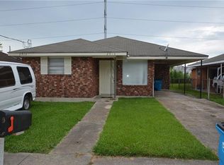 2916 Pakenham Dr, Chalmette, LA 70043