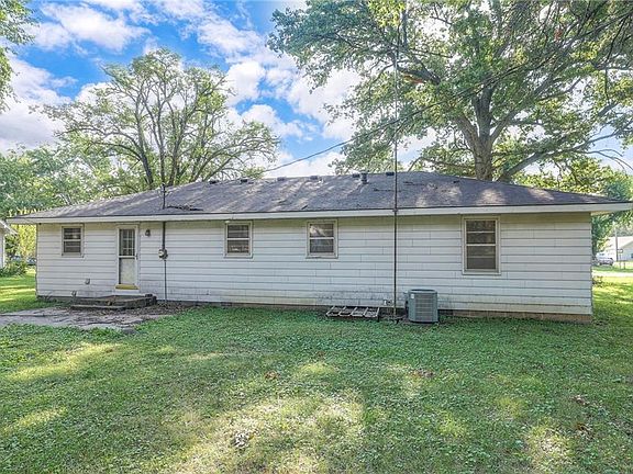 3rd image of 306 S Iowa St