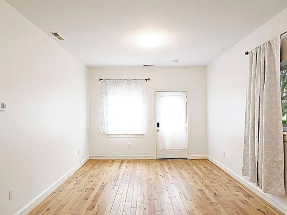 2nd image of 1201 Poplar St #B
