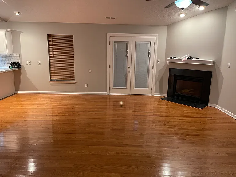 4814 Middlesex Dr — Photo 2