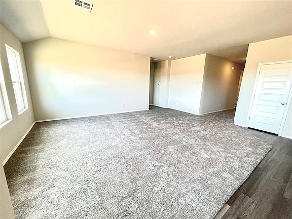 3rd image of 224 Starlight Dr