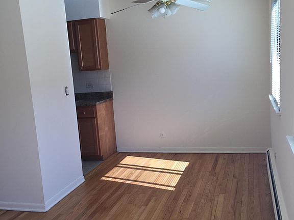 2nd image of 545 W Roscoe St #5p60vgwuz