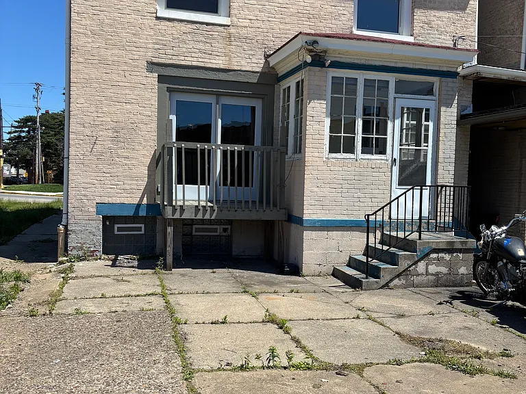 4738 Friendship Ave — Photo 2