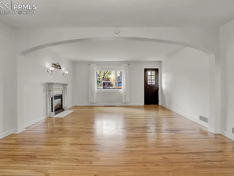 230 E San Miguel St — Photo 5