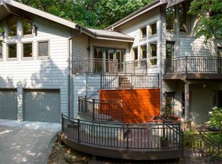5421 NW Foxhill Rd, Parkville, MO 64152