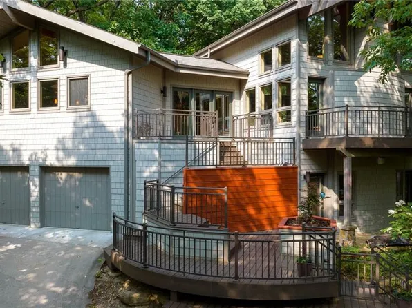 5421 NW Foxhill Rd, Parkville, MO 64152
