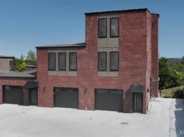 1019 River Bluff Dr, Washington, MO 63090