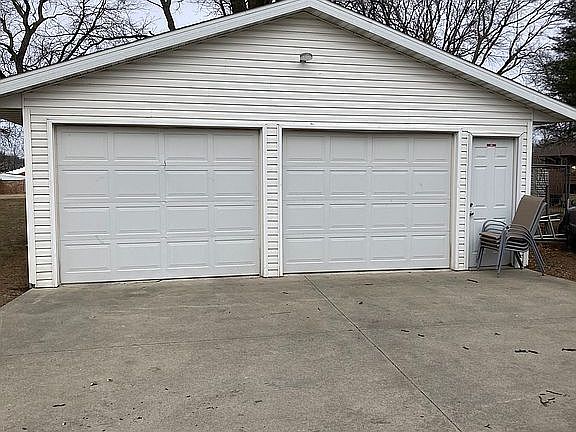 2nd image of 1986 10th Ave N