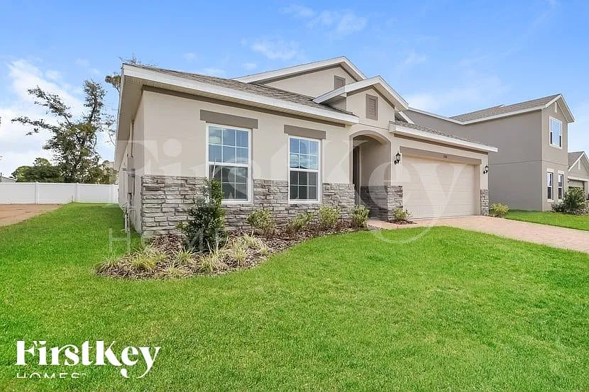 4 bed, 2.0 bath, 2103 sqft, $2,100 — Photo 2
