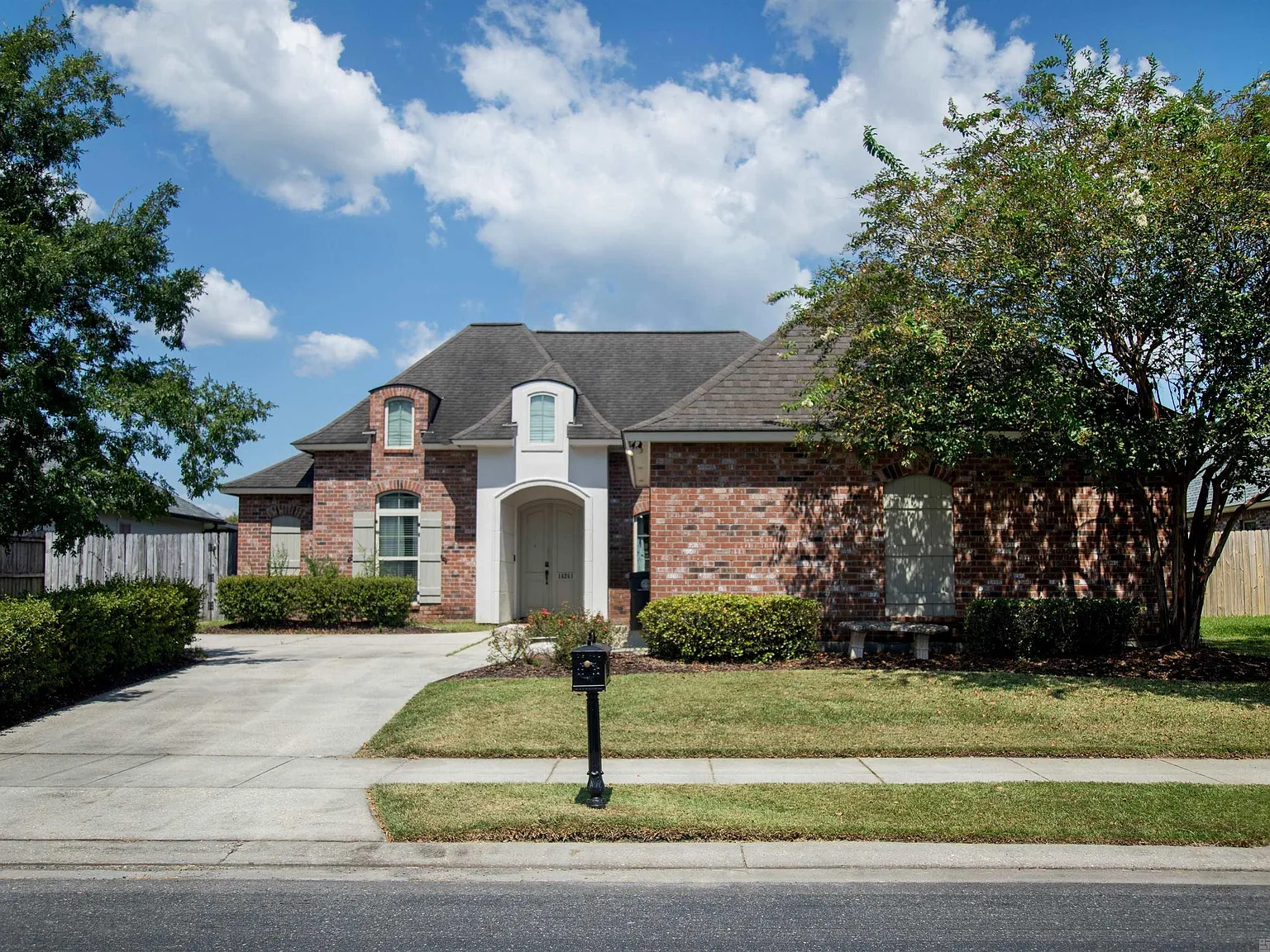 4 bed, 2340 sqft, $2,800 — Photo 1