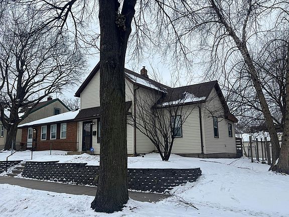 2nd image of 3743 Queen Ave N