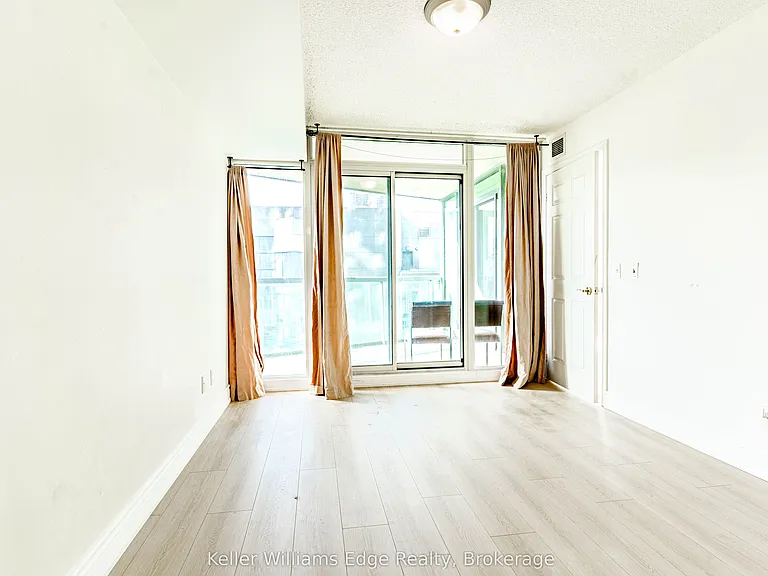 30 Grand Trunk Cres W #2001 — Photo 13