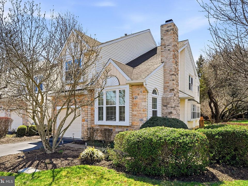 1st image of 529 Aspen Woods Dr