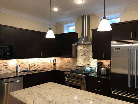 2nd image of 740 W Melrose St #2