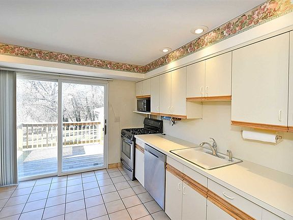 3rd image of 1568 Anita Ln