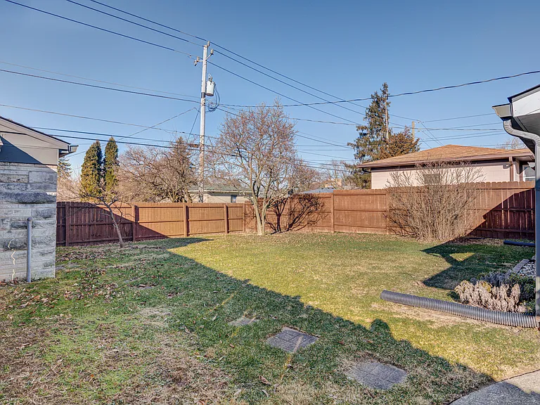 1052 N Layman Ave — Photo 29