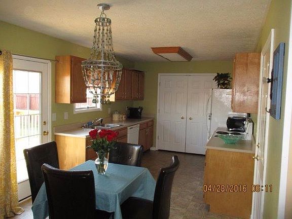 5th image of 817 Thorn Trace Dr