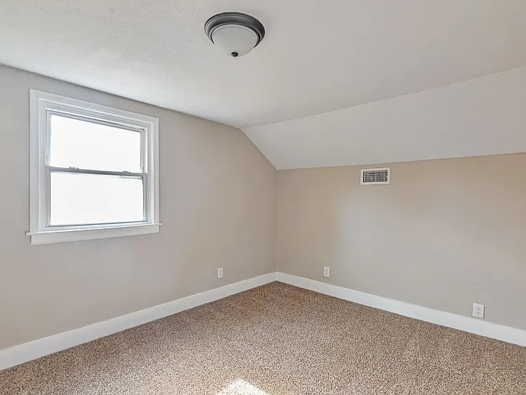 416 Highland Ct — Photo 6