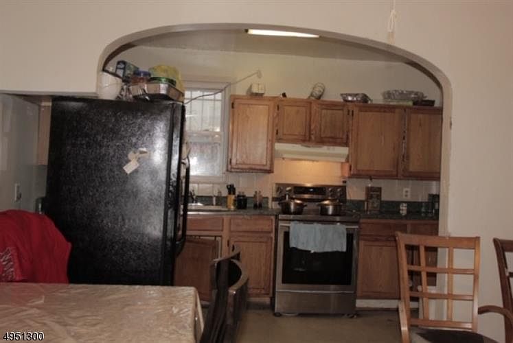 2nd image of 336 Pine St