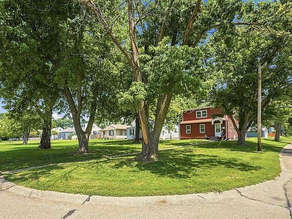2nd image of 2055 36th St