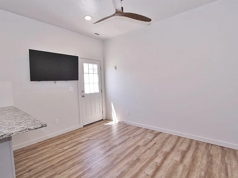 504 S Utah Ave #H — Photo 3
