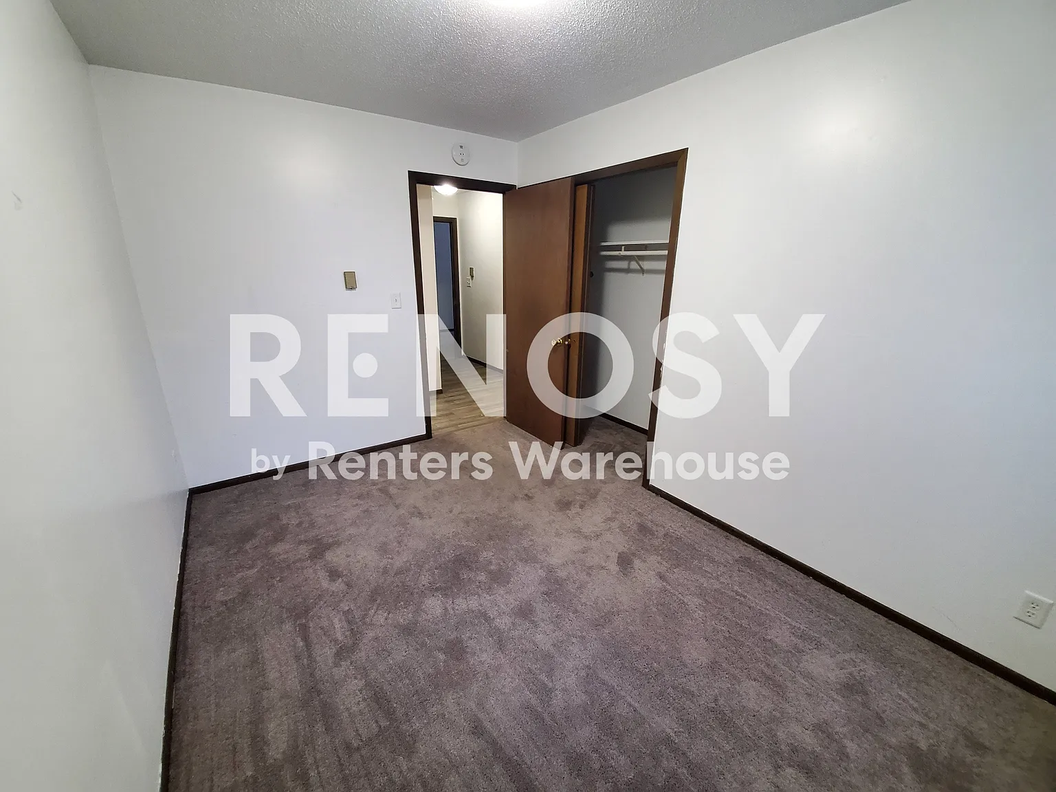 Available October 1st 2 Brdm 1 Bath Apt In Wood Lake — Photo 4