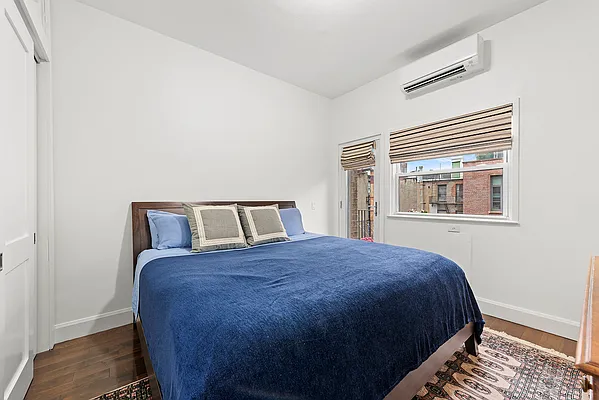 Sold by R New York | media 6