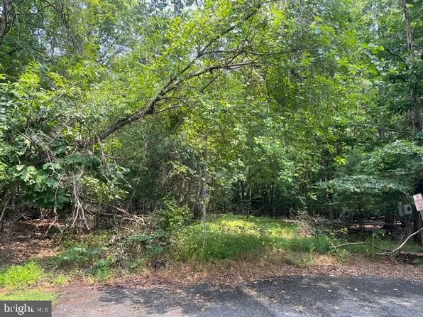3590 Twinbrook Dr, Waldorf, MD 20603