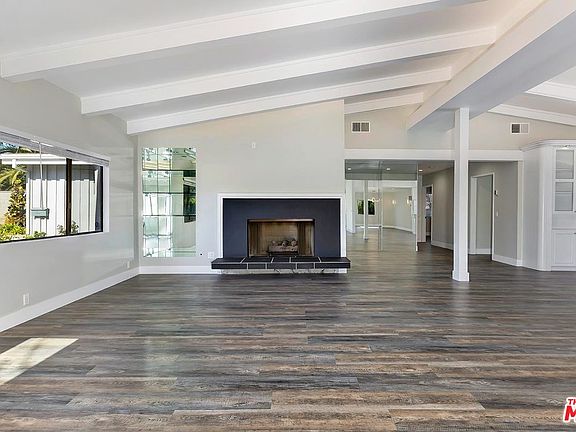 4th image of 822 San Vicente Blvd