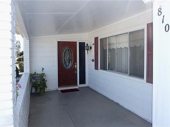 5th image of 810 Fox Hills Dr