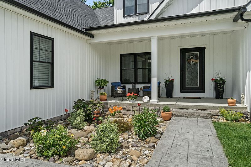 4th image of 1 Londonderry Way