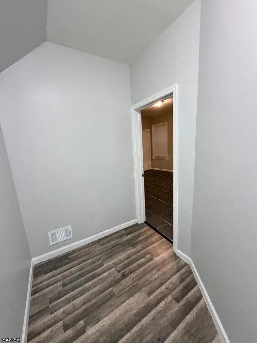 3 bed, 1.0 bath, $1,900 — Photo 4