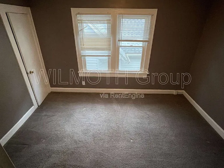 4214 E Washington St — Photo 12
