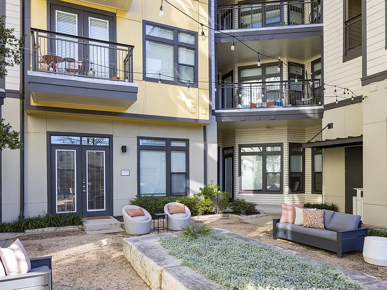 Haus 5350 — Photo 17