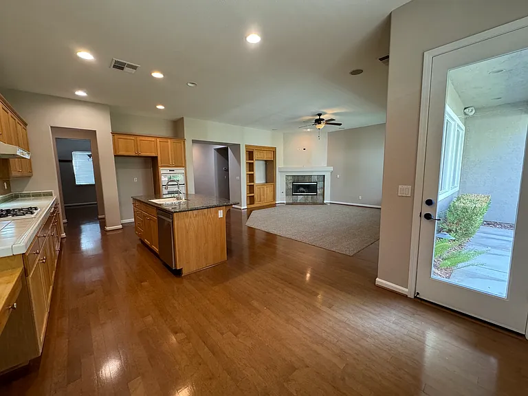 1900 Casterbridge Dr — Photo 3