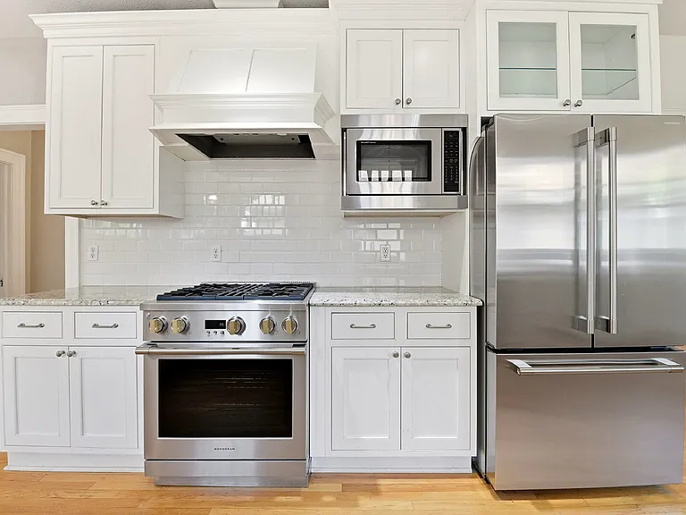 975 S Vine St — Photo 12