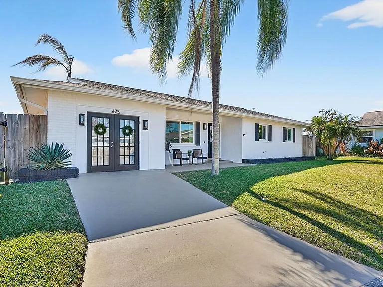 425 Via Valencia Ct — Photo 32