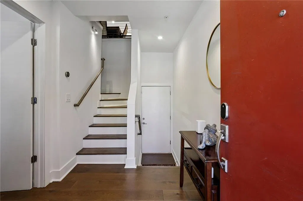 4 bed, 4.5 bath, 2491 sqft, $3,950 — Photo 3