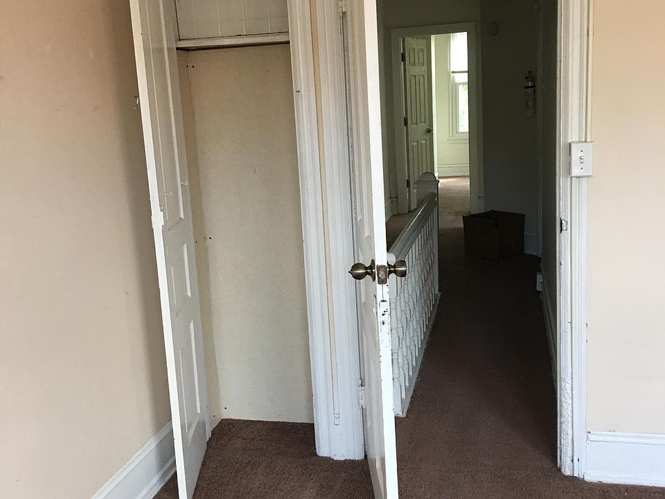 2nd image of 3203 Niagara St
