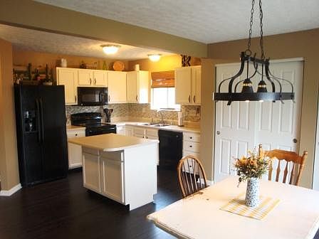 3rd image of 797 Stanley Ln