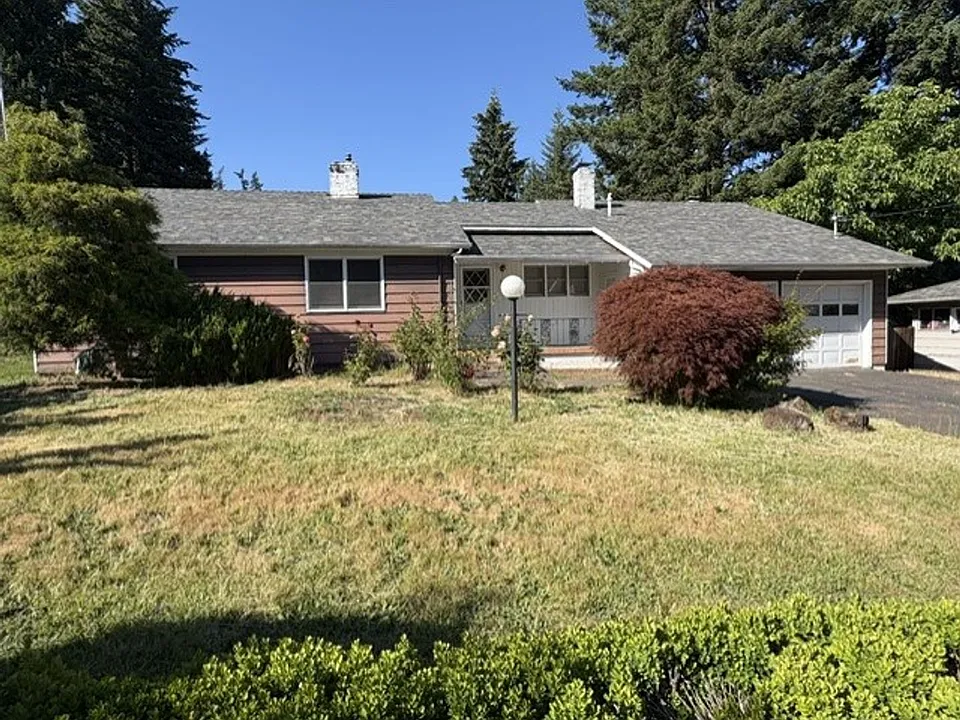 825 Orchard Heights Rd NW