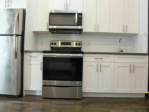 2nd image of 216 Knickerbocker Ave #3E
