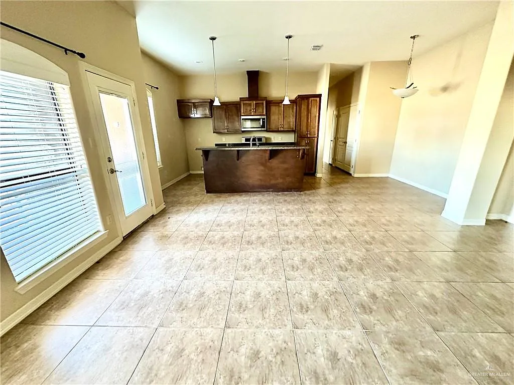 2 bed, 2.0 bath, 1209 sqft, $1,000 — Photo 4
