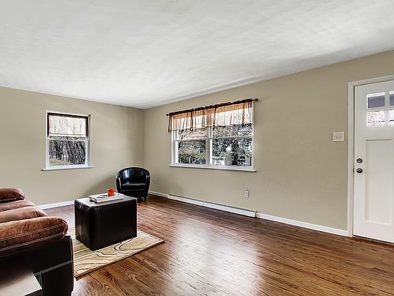3rd image of 101 E Main St