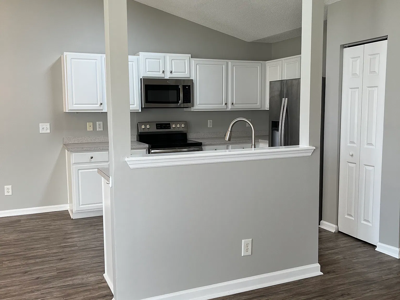 3 bed, 1760 sqft, $2,100 — Photo 4