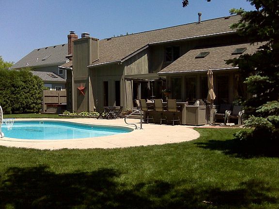 18x36 kidney shaped heated pool with diving board. Complete privacy!