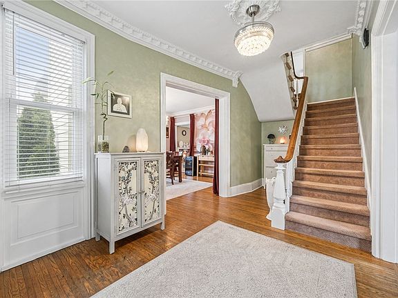 4th image of 839 Chestnut St