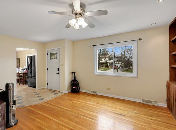 2nd image of 1391 Leslie Ln E
