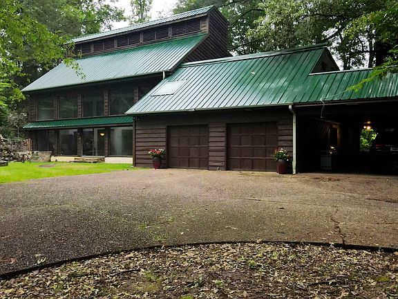 2nd image of 100 N Park Dr